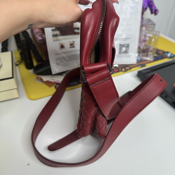 Bottega Veneta red leather crossbody bag - Picture 10 of 16